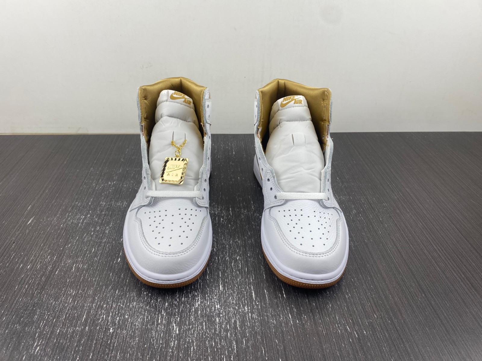 air jordan 1 high og wmns metallic gold fd2596-107