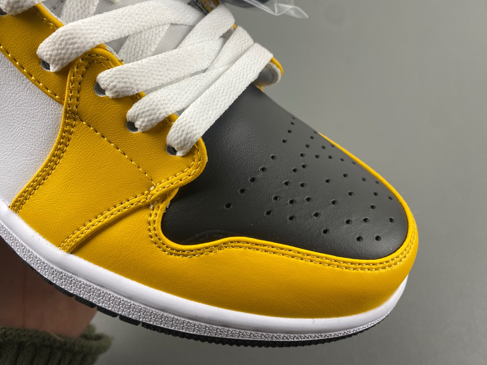 air jordan 1 mid yellow ochre dq8426-701