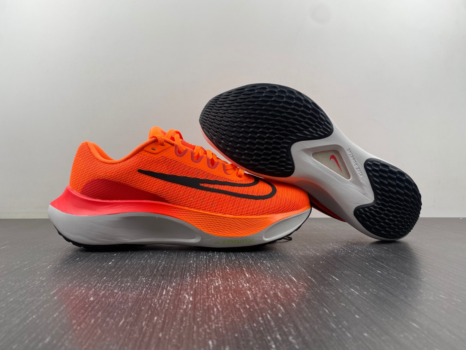 nike zoom fly 5 total orange dm8968-800