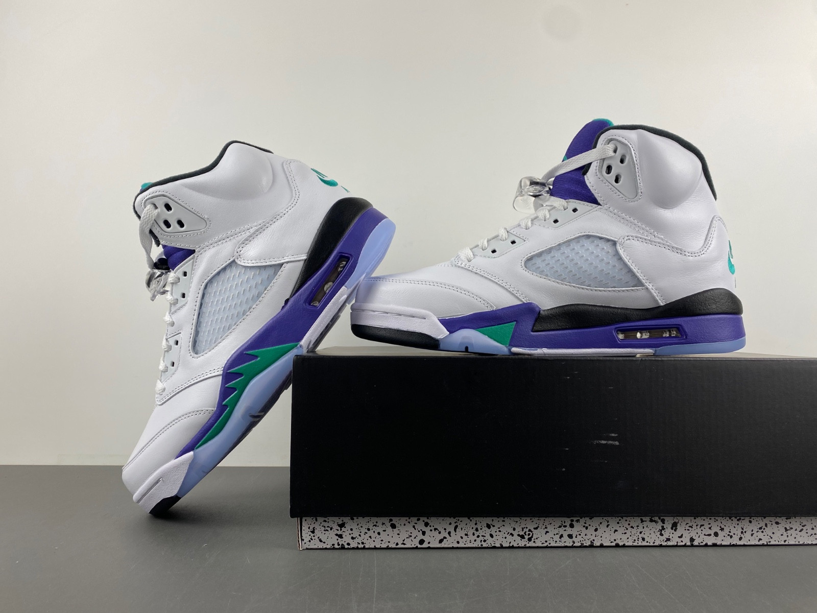 Air Jordan 5 Grape 2025 HQ7978-100