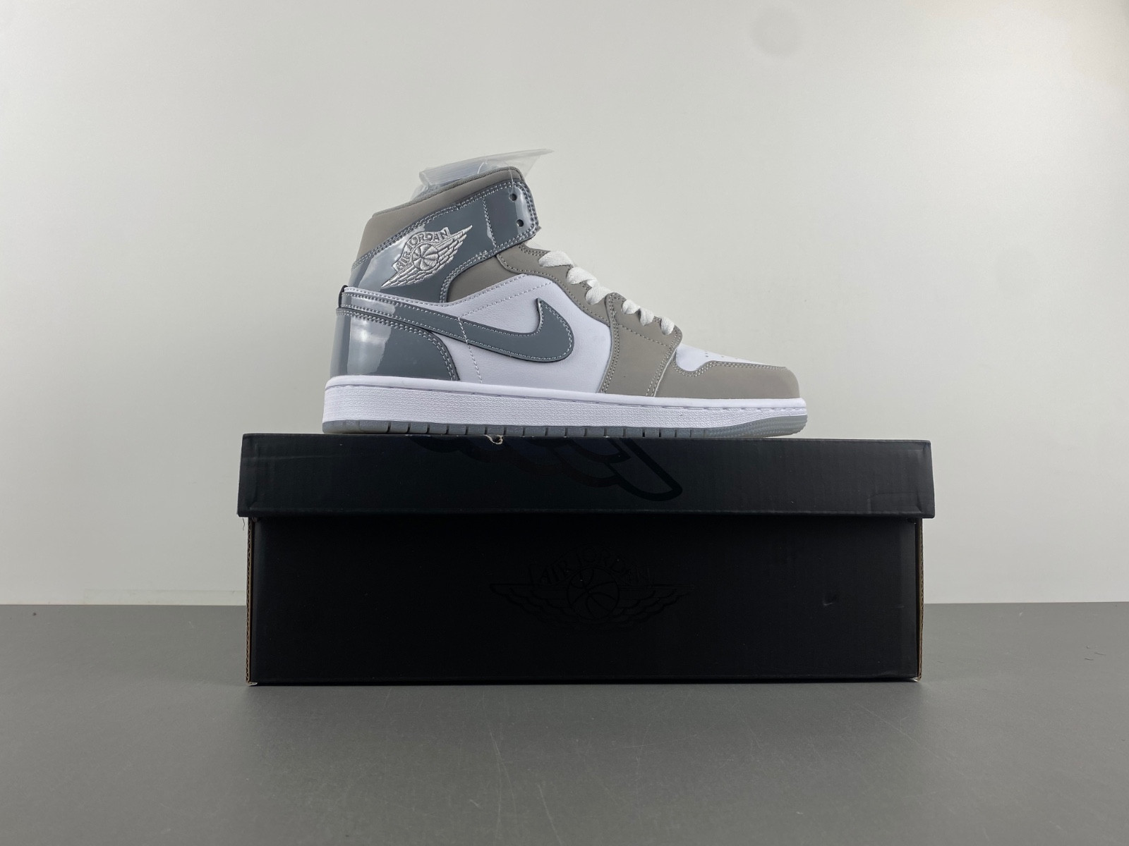 Air Jordan 1 Mid SE 