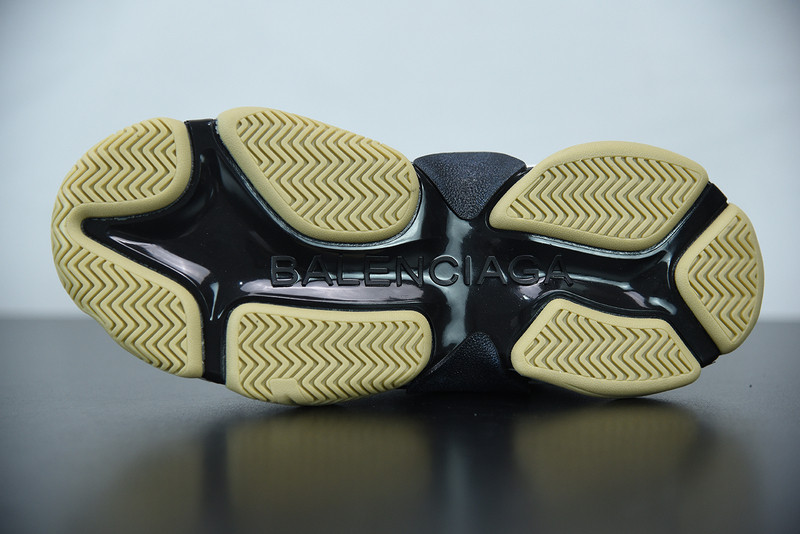 bc triple s trainer 536737 w09om 9073