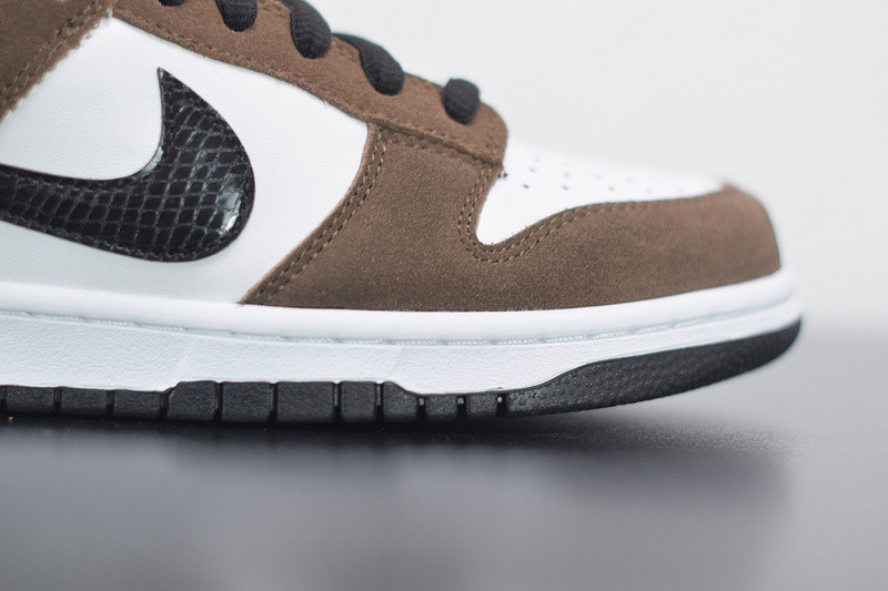 nike dunk low white black trail end brown 304292-102