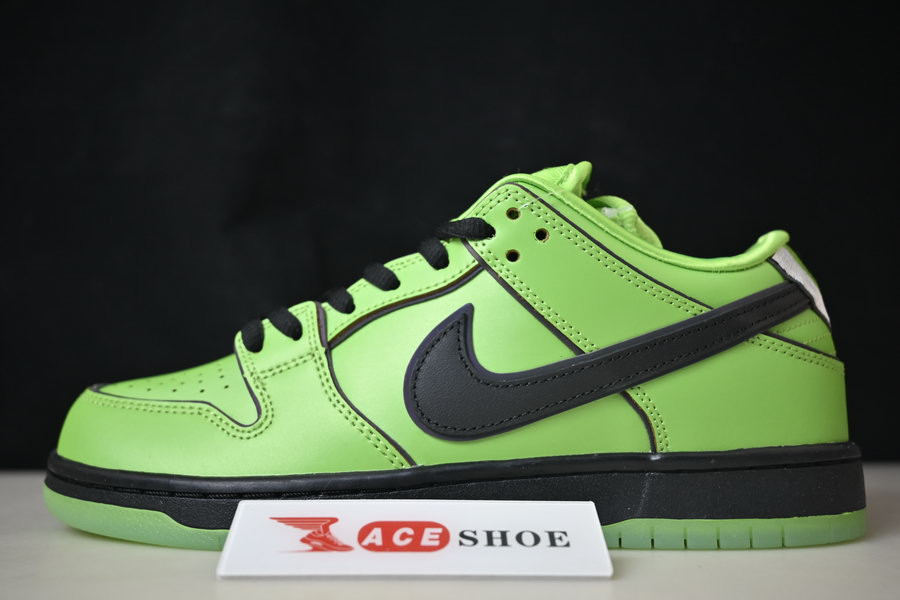 the powerpuff girls x dunk low pro sb qs 
