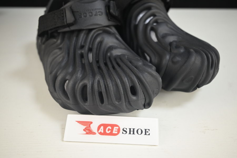 Cr*0*s pollex clog by salehe bembury black