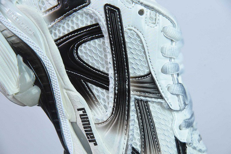 Ba*len*cia*ga runner sneaker