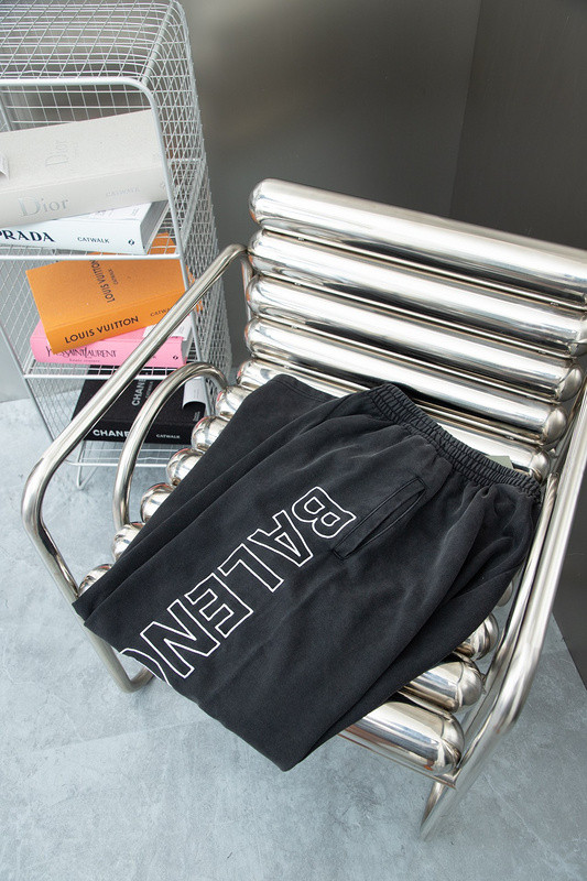 Ba*len*cia*ga clothes