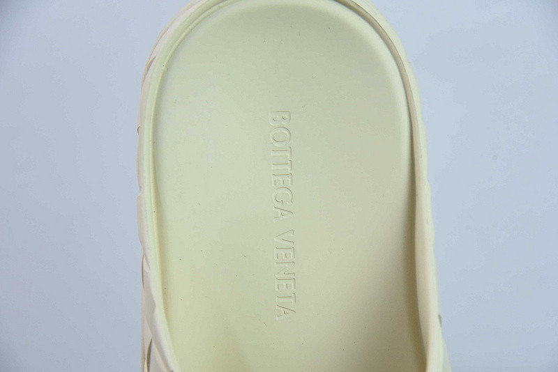 Bo*te*ga ve*ne*ta slide