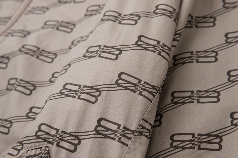 Ba*len*cia*ga clothes