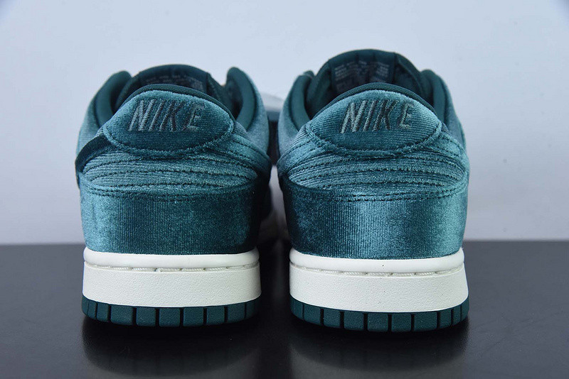 nike dunk low “green velvet“ dz5224-300