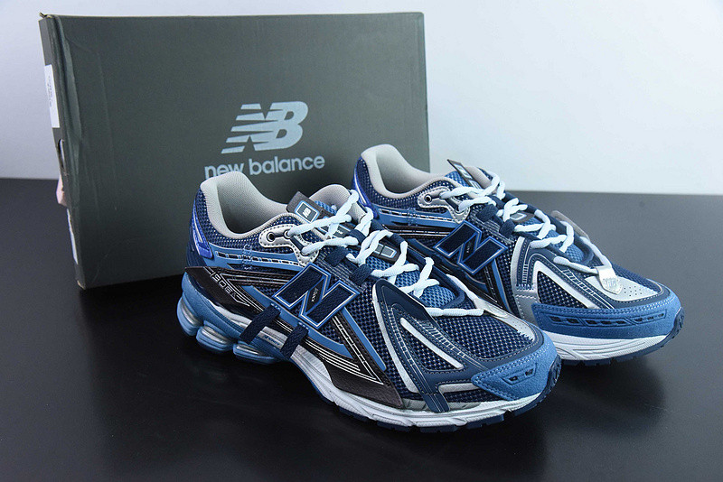 NEW BALANCE SNEAKER