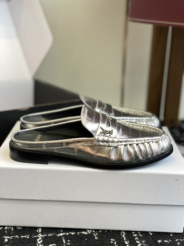 SAINT LAURENT Sneaker