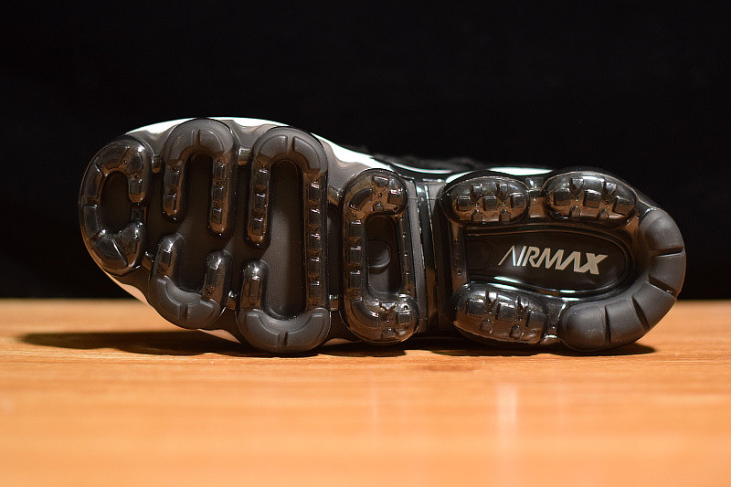 nike air vapormax plus triple black 924453-004